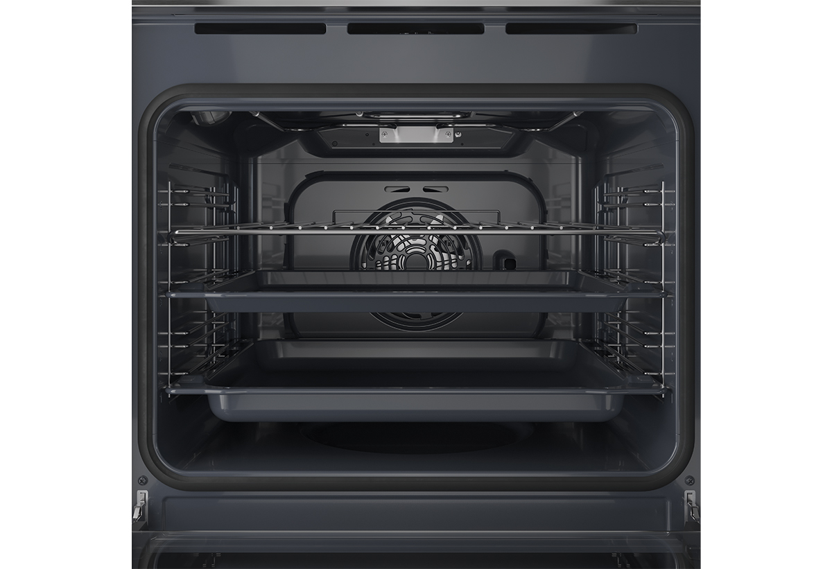 Απεικονίζεται το εσωτερικό του φούρνου με τα ταψιά.